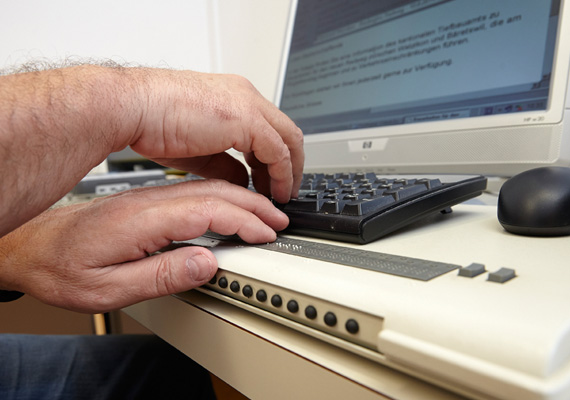 Arbeiten am PC mit Braillezeile